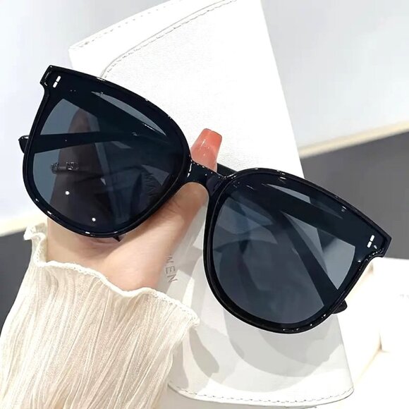 Sunglasses Oversized Y2K Black Anti Glare Sun Shades Trendy Stylish Beach Retro - Picture 2 of 3